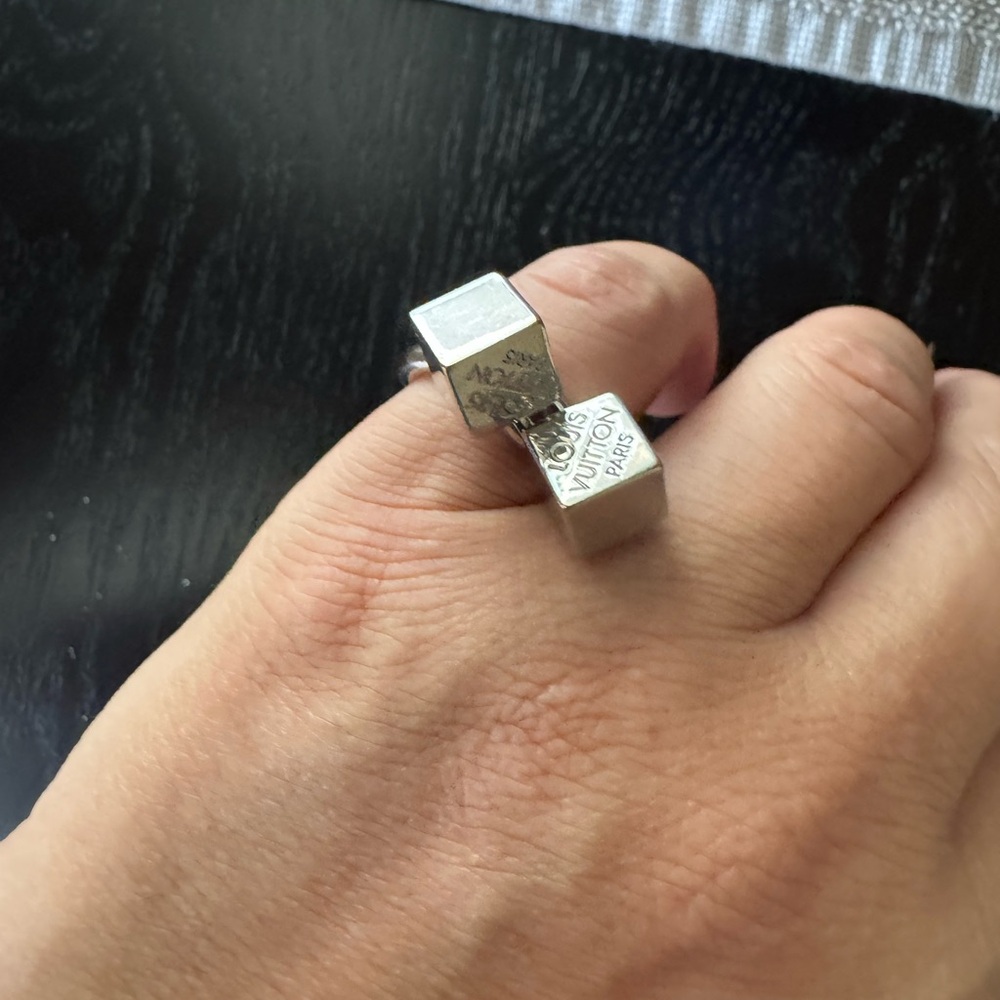 Louis Vuitton
Double Cube Cocktail Ring-silver - Picture 5 of 5